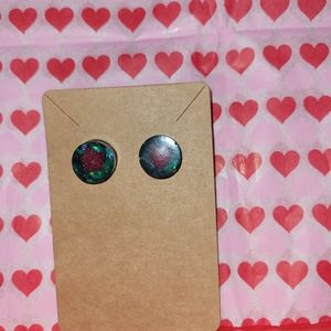 Red star in space stud earrings